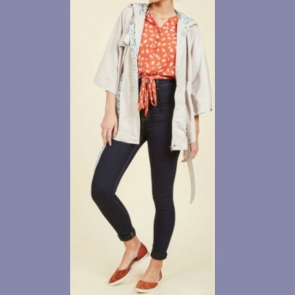 ModCloth Taupe French Quarter Explorer Hooded Cape - Picture 4 of 7